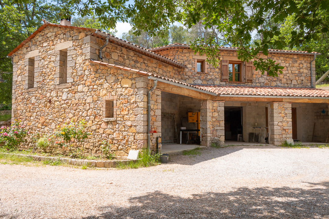 vente à Fayence Belle maison en pierres et grand terrain Agence du