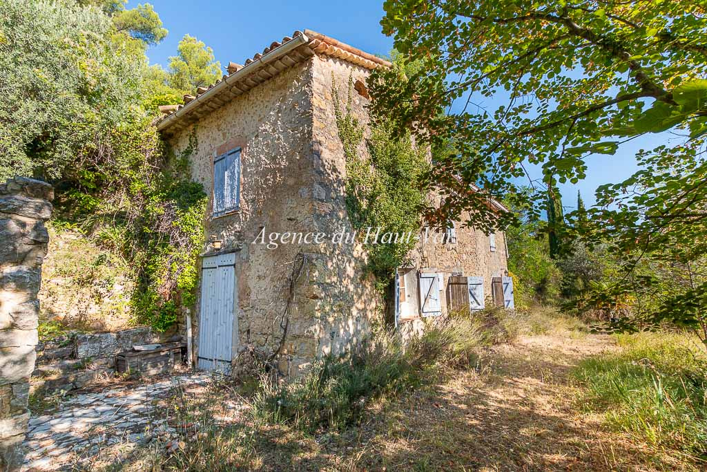 Vente à Seillans Mas en Pierres à rénover, 2 Hectares, vue